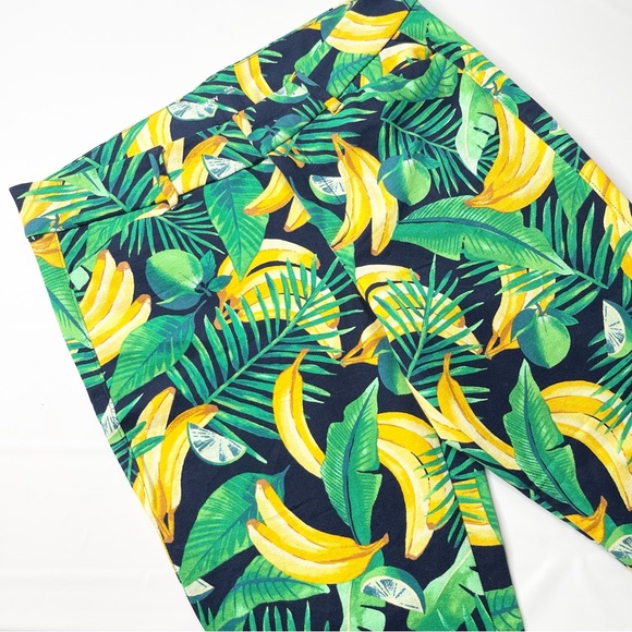 Old Navy Pixie Ankle Length Pants Green Tropical Banana Print, Size 4 - Picture 3 of 10